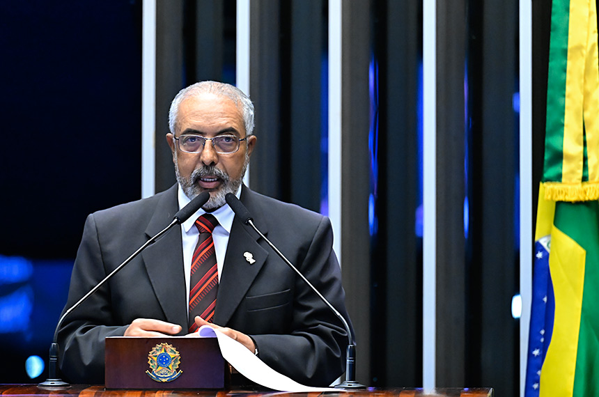 Paim destaca Dia do Trabalhador e defende redução da jornada de trabalho