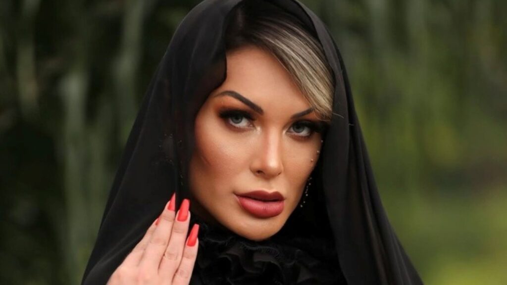 Andressa Urach enfrenta censura de outdoor no Rio