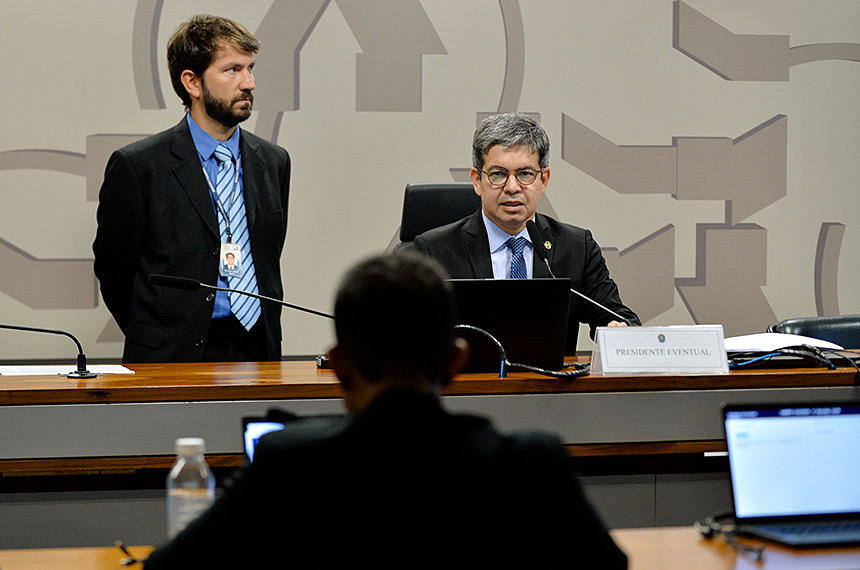 Comissão mista é instalada para analisar MP que reajusta piso da educação básica