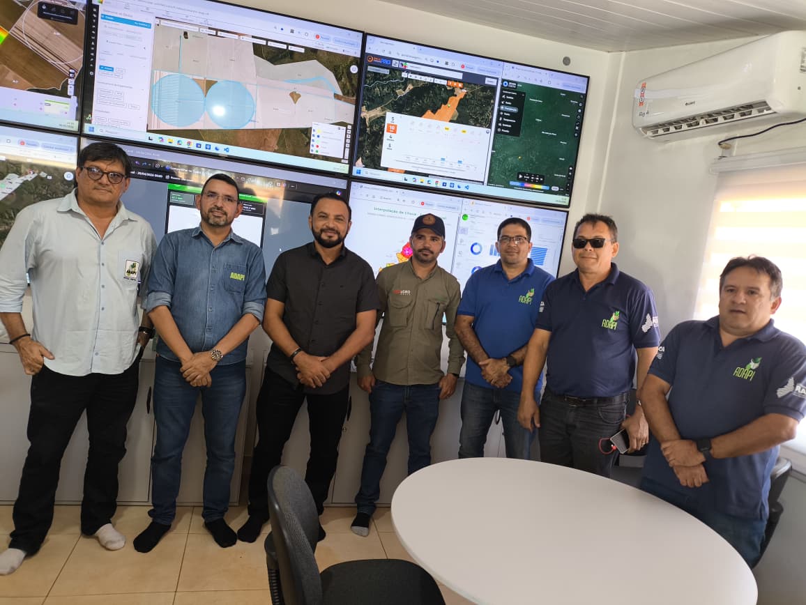 Equipe da Adapi visita polos de produção de fruticultura irrigada e algodão no sul do Piauí