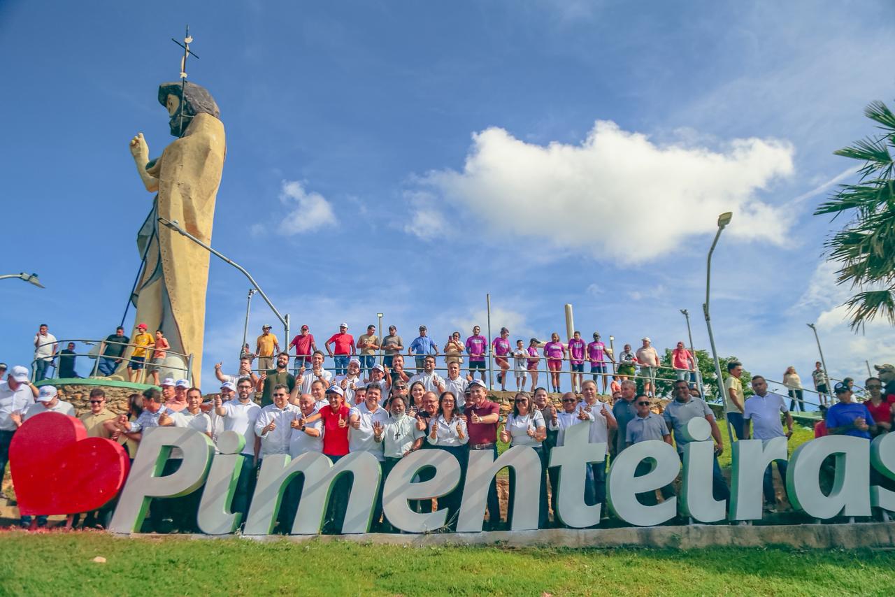 Rafael Fonteles inaugura pista de caminhada, entrega Centro Cultural e autoriza novas obras em Pimenteiras
