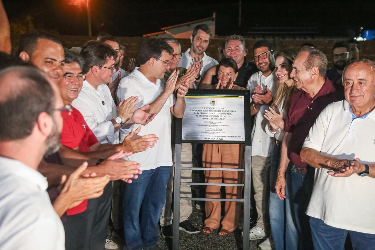 Em Ipiranga do Piauí, Rafael Fonteles inaugura asfalto e anuncia novas obras de mobilidade e lazer