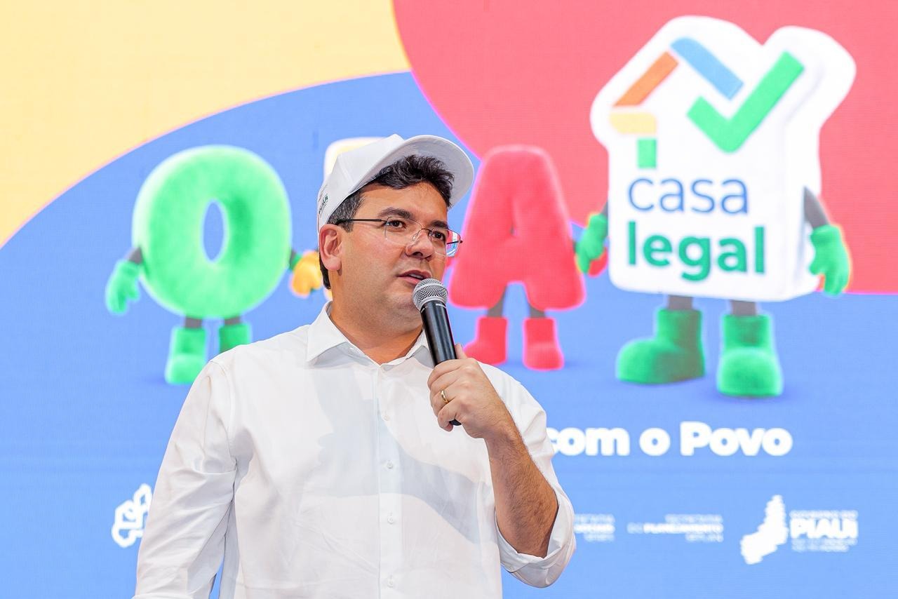 Rafael entrega obras do OPA e títulos de imóveis em Teresina