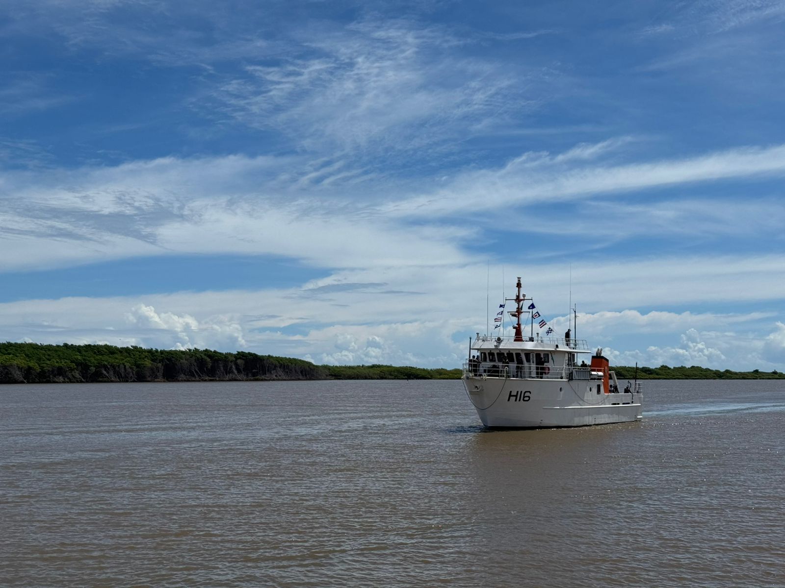 Porto Piauí recebe navio da Marinha do Brasil especializado em pesquisa e coleta de dados