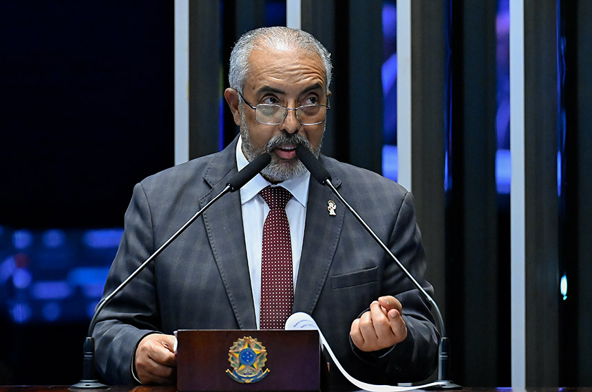 Abolição continua 'inconclusa', afirma Paim nos 138 anos da Lei Áurea