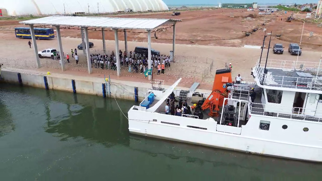 Estudantes piauienses vivenciam experiência científica a bordo do navio Cananéia em Luís Correia