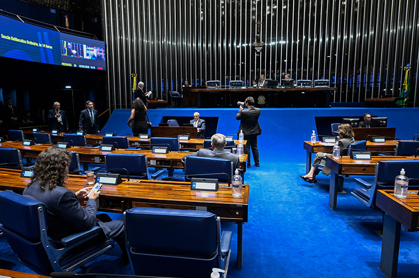 Vai à sanção criminalização do exercício ilegal da medicina veterinária