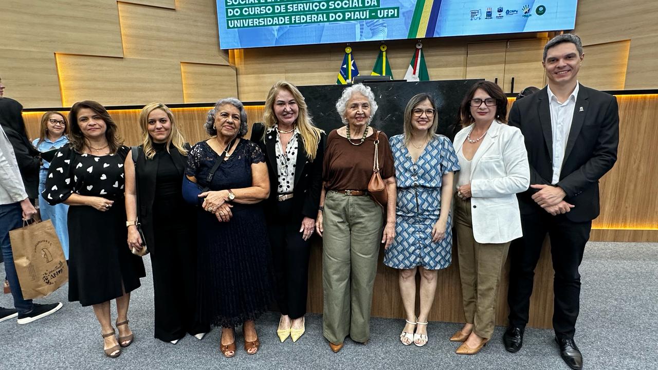 Assembleia homenageia assistentes sociais pela passagem do dia da categoria (15/05)
