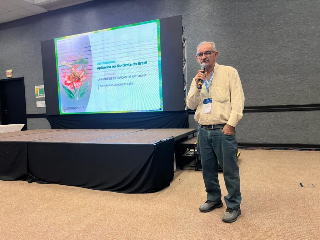 Com apoio da SAF, cooperativa do Piauí apresenta projeto inédito de extração de veneno de abelha durante evento em Santa Catarina