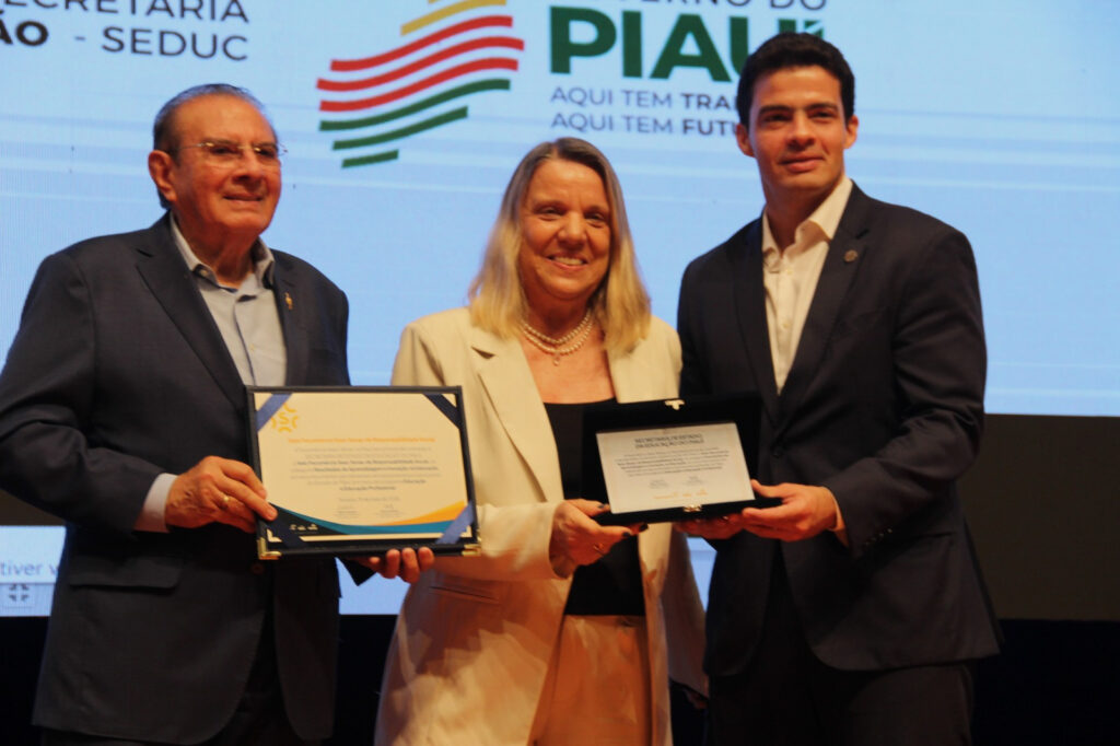 Seduc recebe Selo de Responsabilidade Social por inovação e resultados na educação