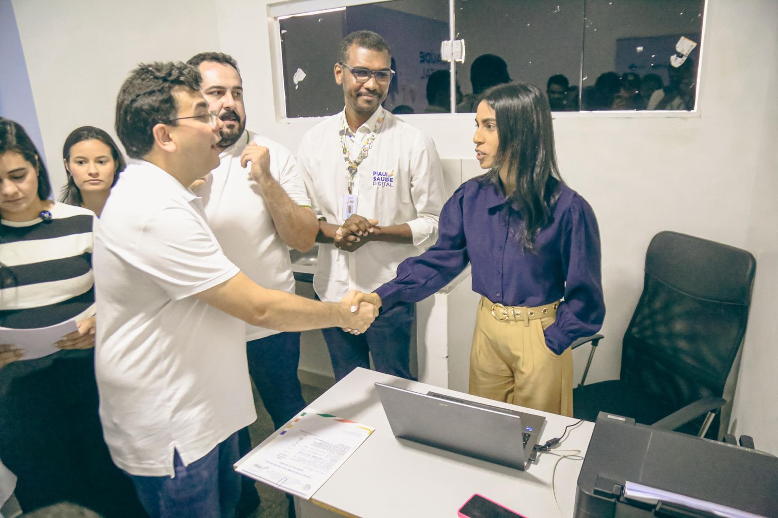 Rafael Fonteles celebra sucesso do Saúde Digital em Pavussu e entrega novas vias asfaltadas em Flores do Piauí
