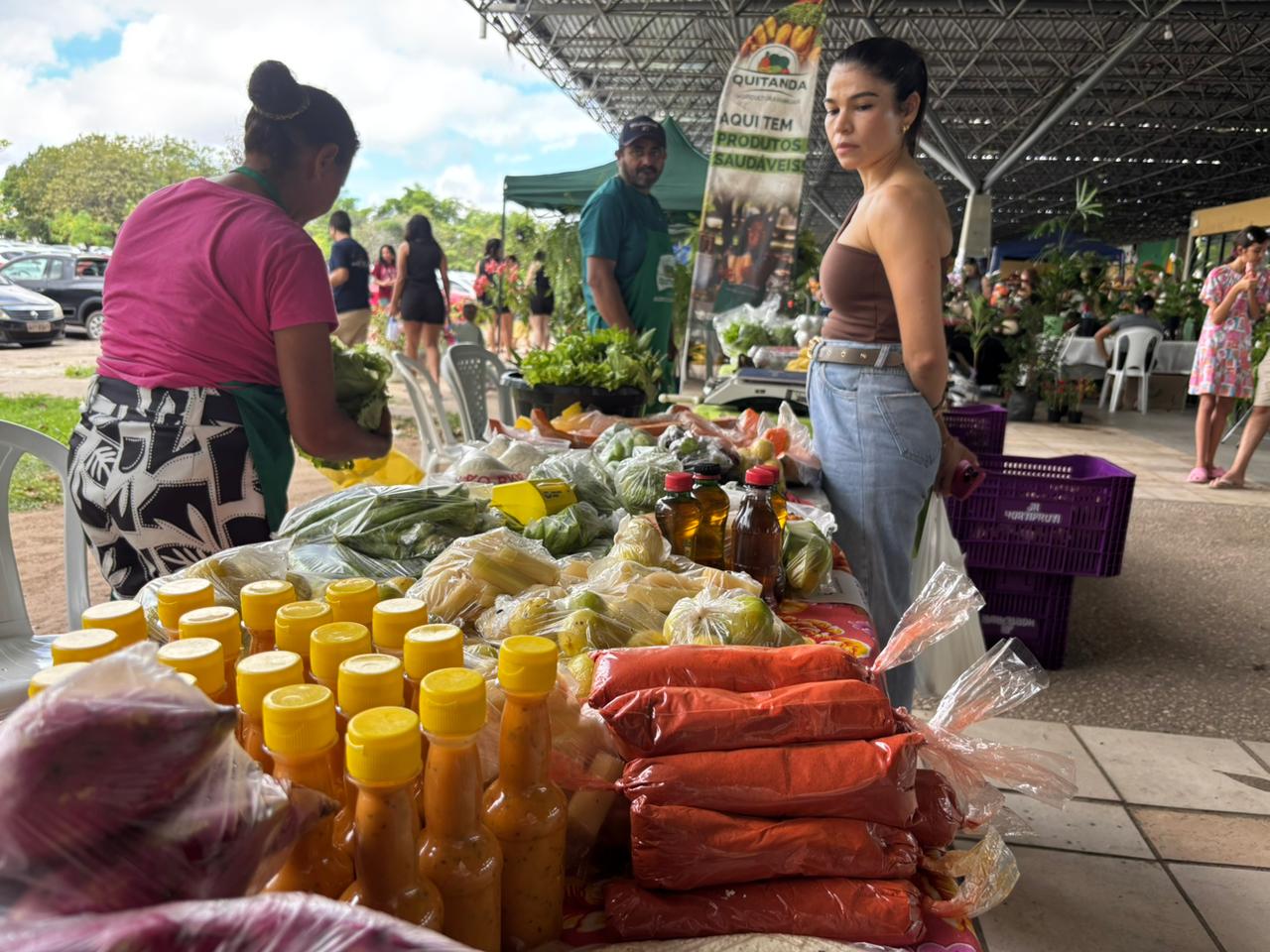 Quitanda da SAF leva produtos da agricultura familiar e reforça comercialização na Feirinha Verde da UFPI