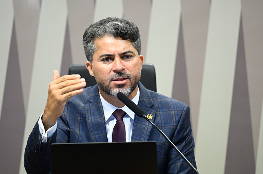 CI deve ouvir ministro de Minas e Energia, Alexandre Silveira, sobre termelétricas