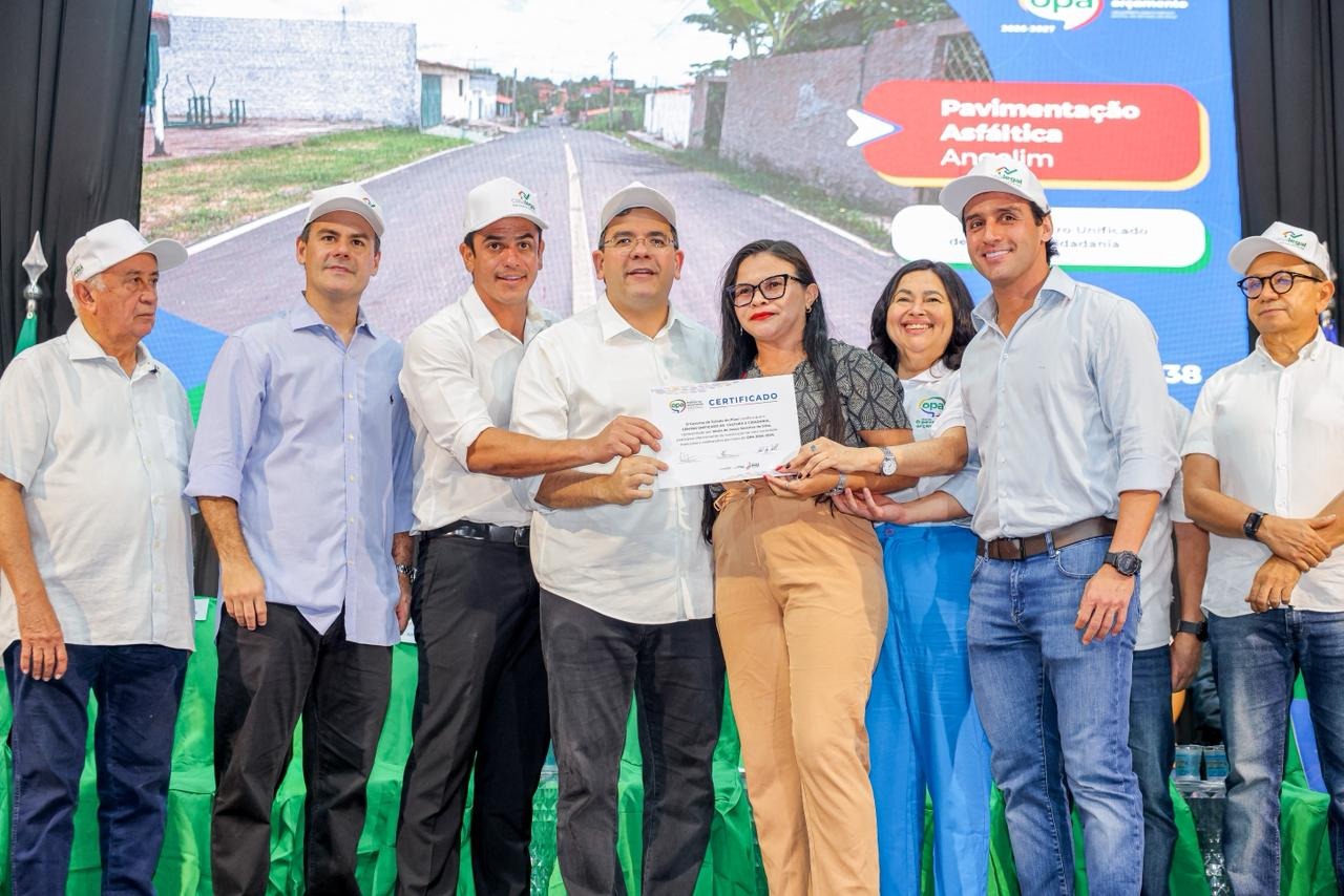 Rafael entrega mais de 800 registros de imóveis e obras do OPA em Teresina
