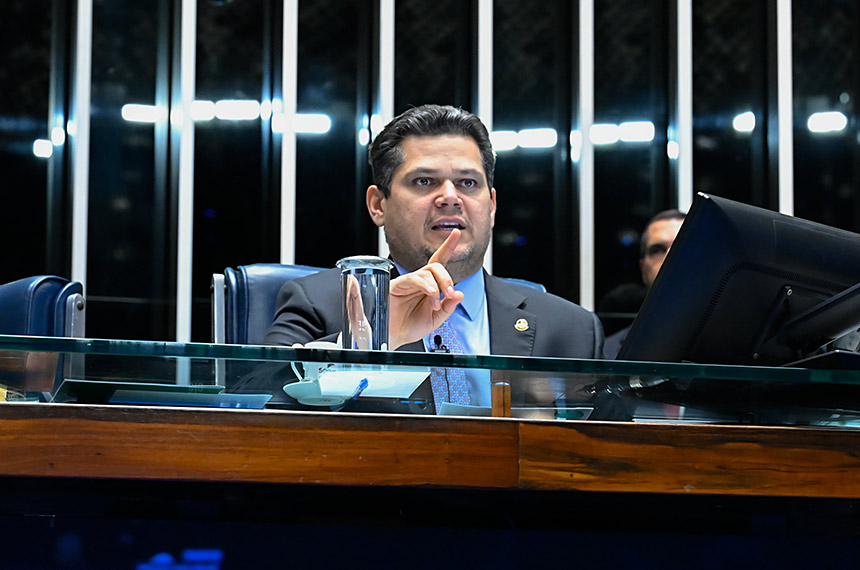 Davi adia votação de projetos sobre filantrópicas e indenização a dano moral