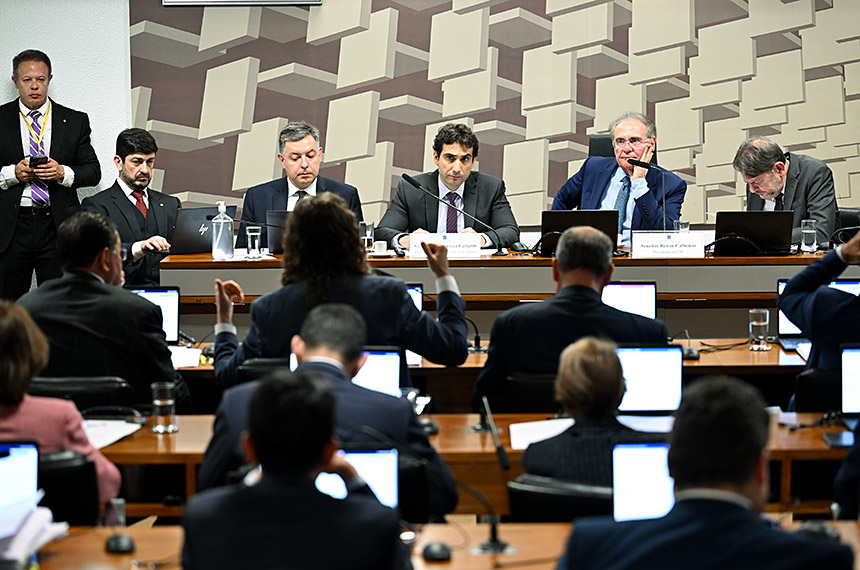 Senadores questionam como BC negou e depois aprovou venda do Master a Vorcaro