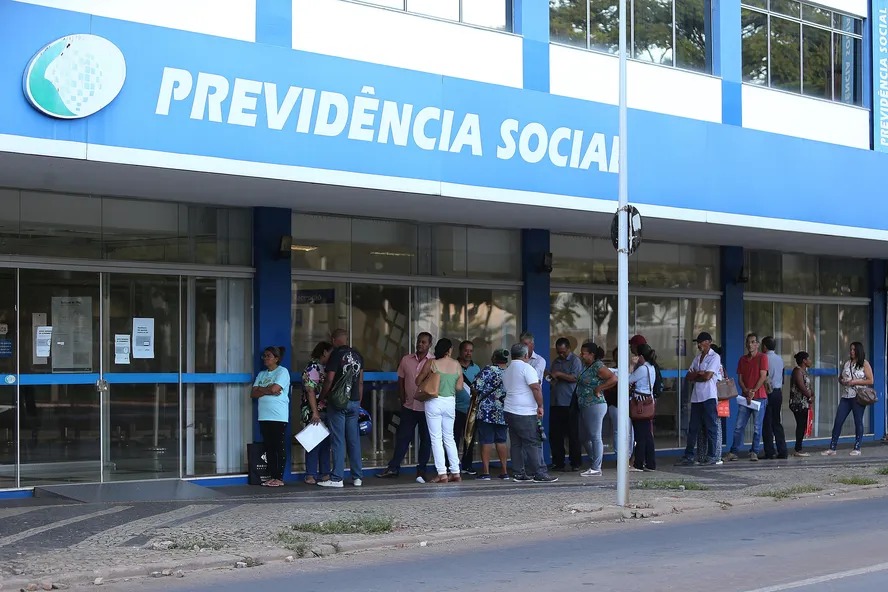 Fila do INSS cai 8% em duas semanas