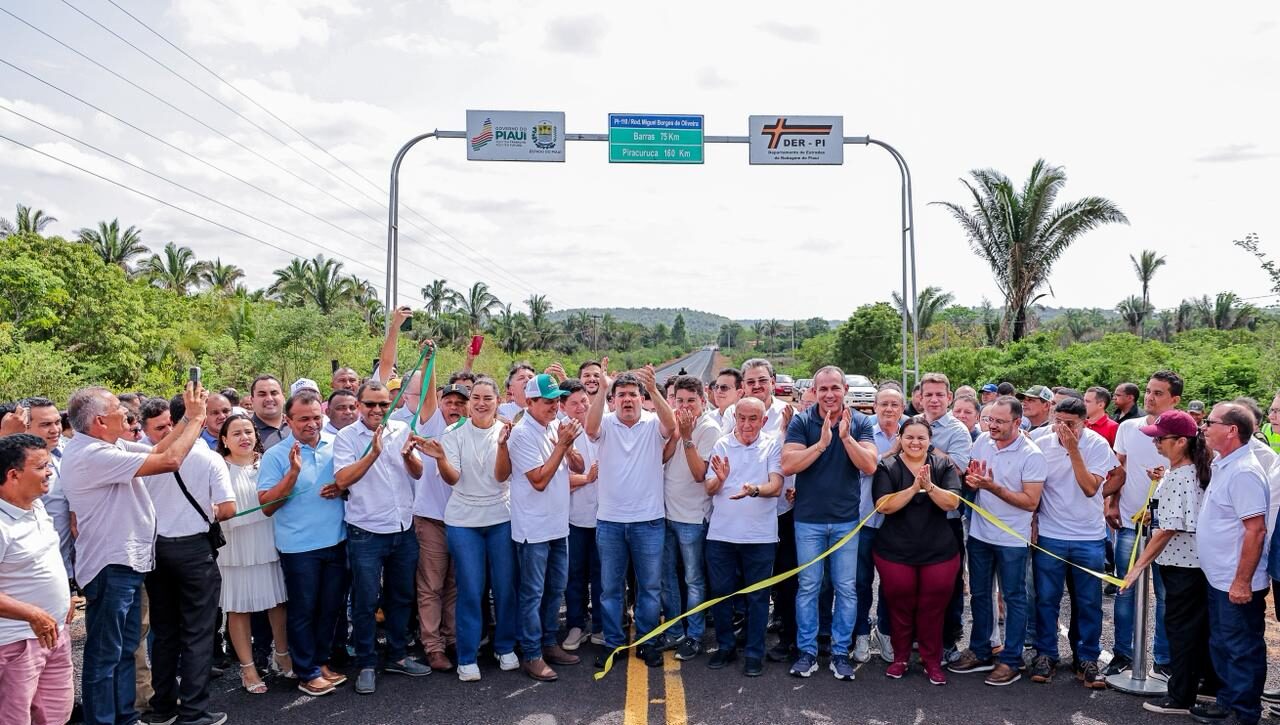 Miguel Alves recebe 50 obras do Governo do Estado com foco em estradas e abastecimento de água