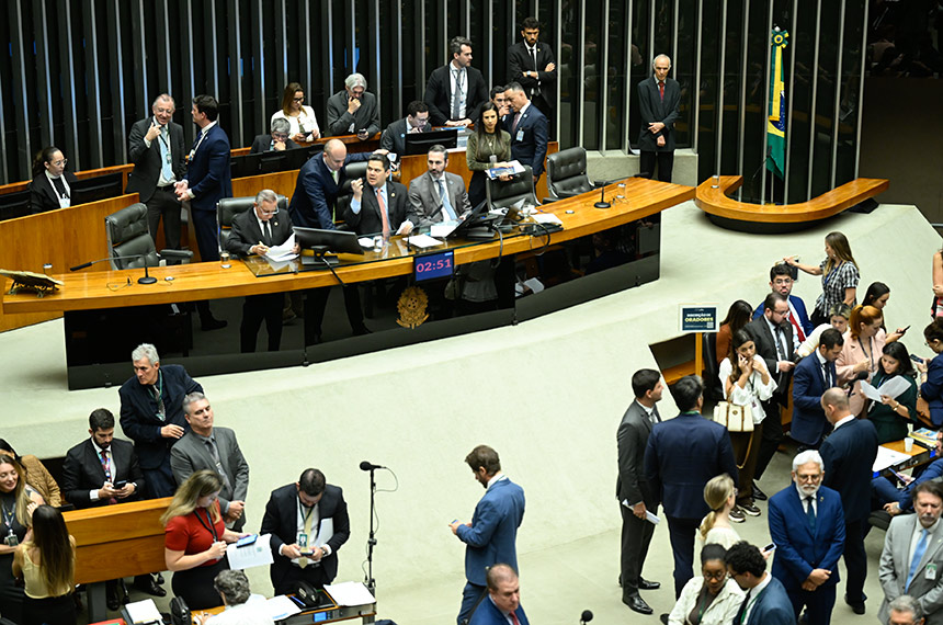 Com vetos derrubados, cerca de 3 mil municípios inadimplentes poderão receber recursos