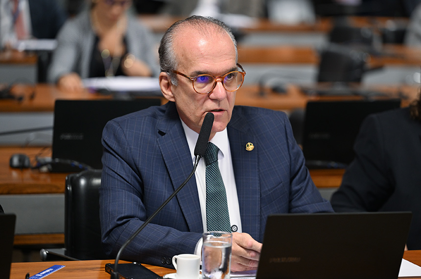 Aprovado projeto que aumenta piso salarial de médicos e dentistas