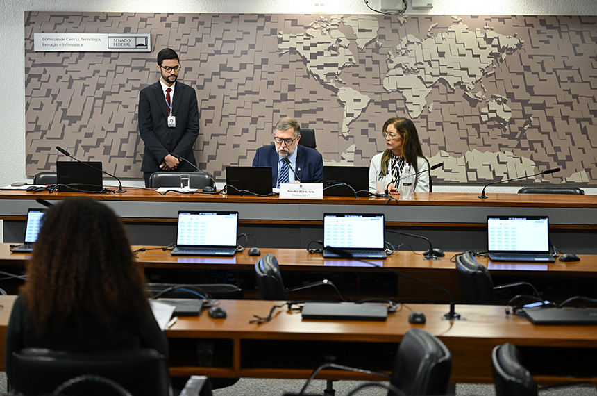 CCT aprova 39 outorgas de emissoras de rádio e TV