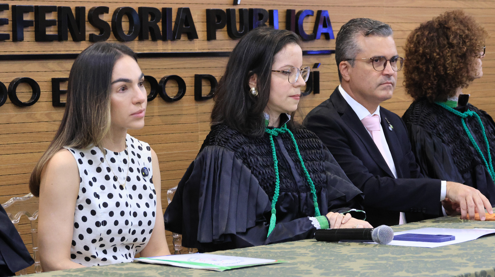 Defensoria Pública do Piauí realiza sessão solene com entrega de medalha a personalidades piauienses