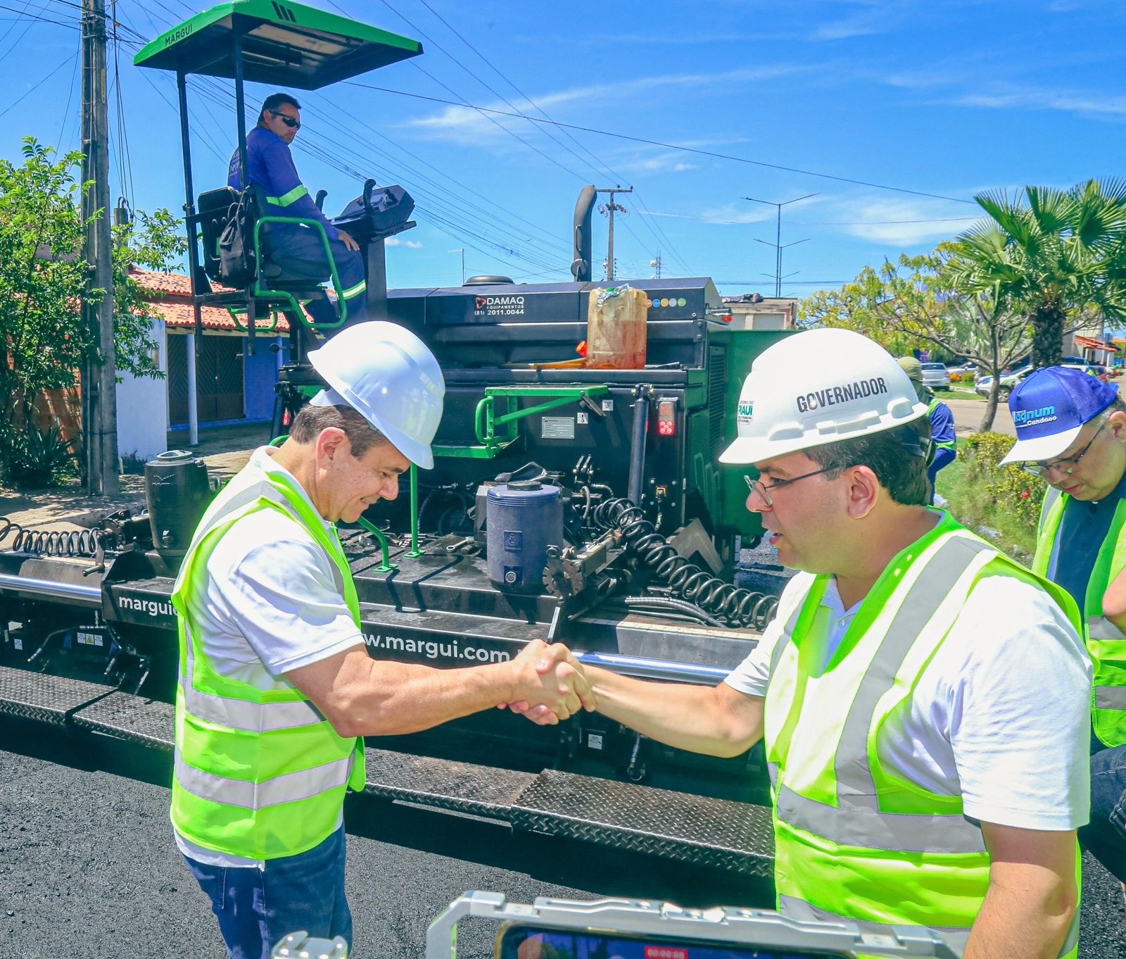 Em Caxingó, Rafael vistoria obras na PI-305 e destaca investimentos de R$7 milhões em infraestrutura