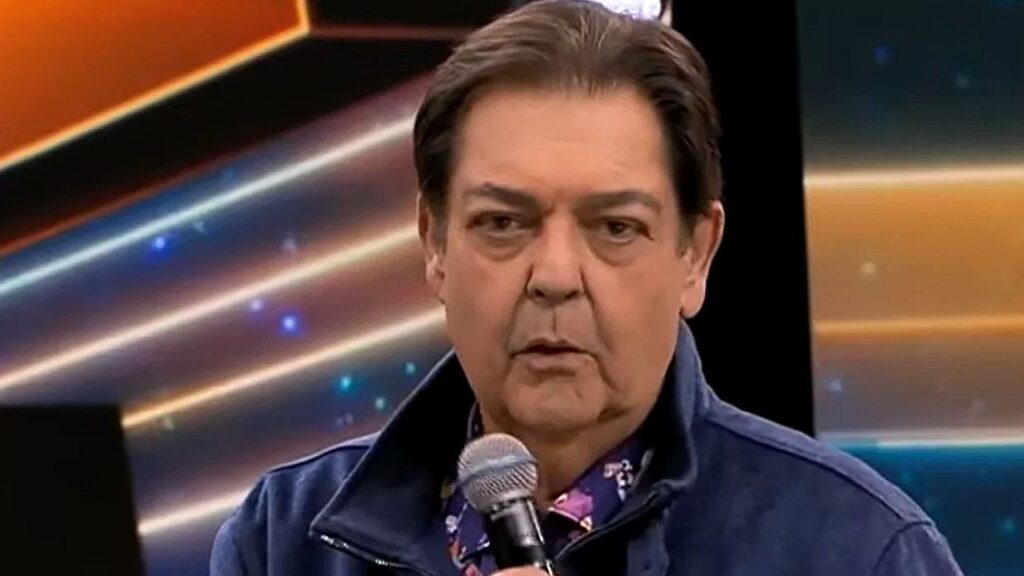 Faustão internado para retirada de sonda gástrica