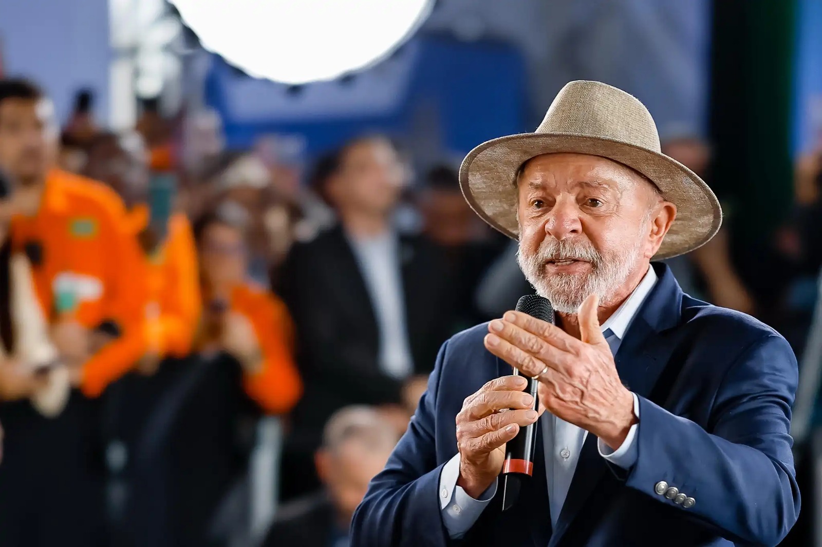 Lula inicia radioterapia preventiva após câncer de pele