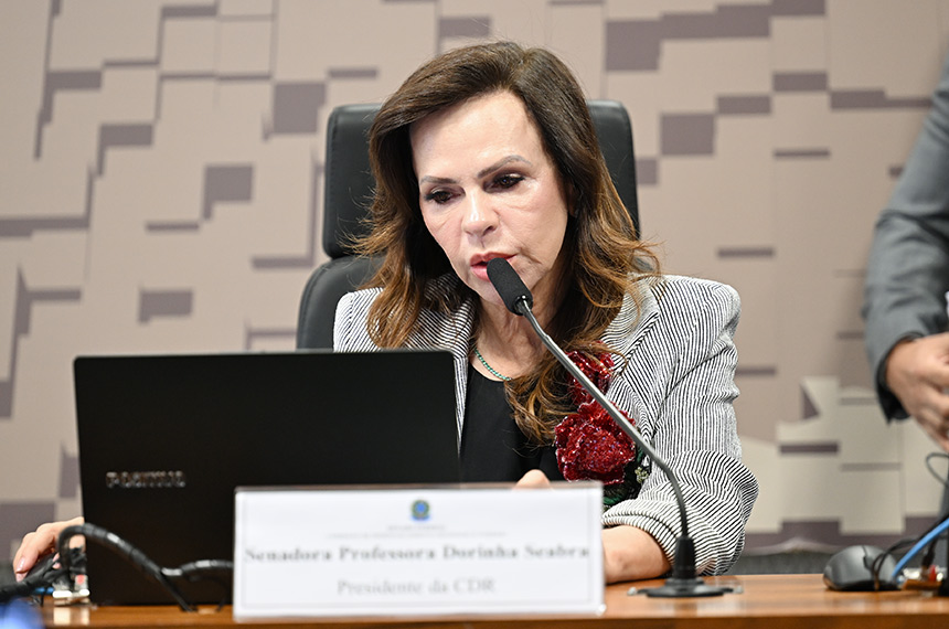 Avança projeto que limita retenção de fundos para pagamento do INSS