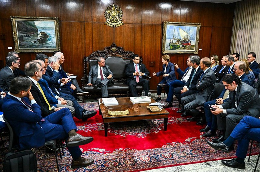 Em reunião no Senado, empregadores propõem discutir 6x1 depois das eleições