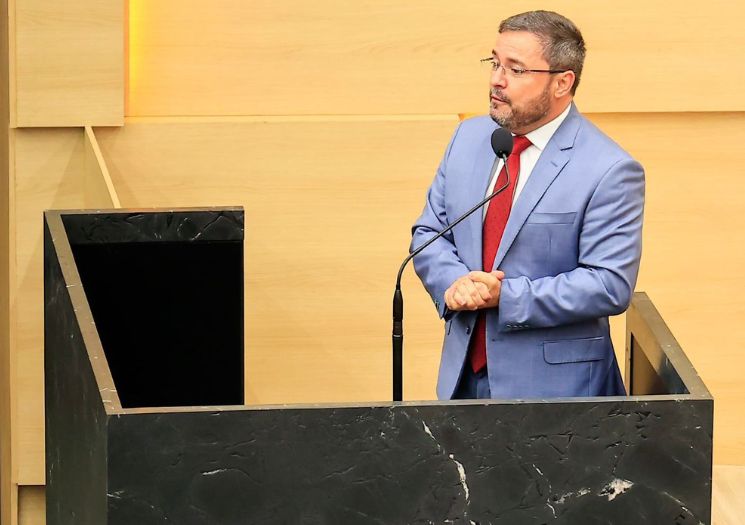 “Que tanto amor é este da Prefeitura de Teresina pelo Setut?”, indaga Fábio Novo
