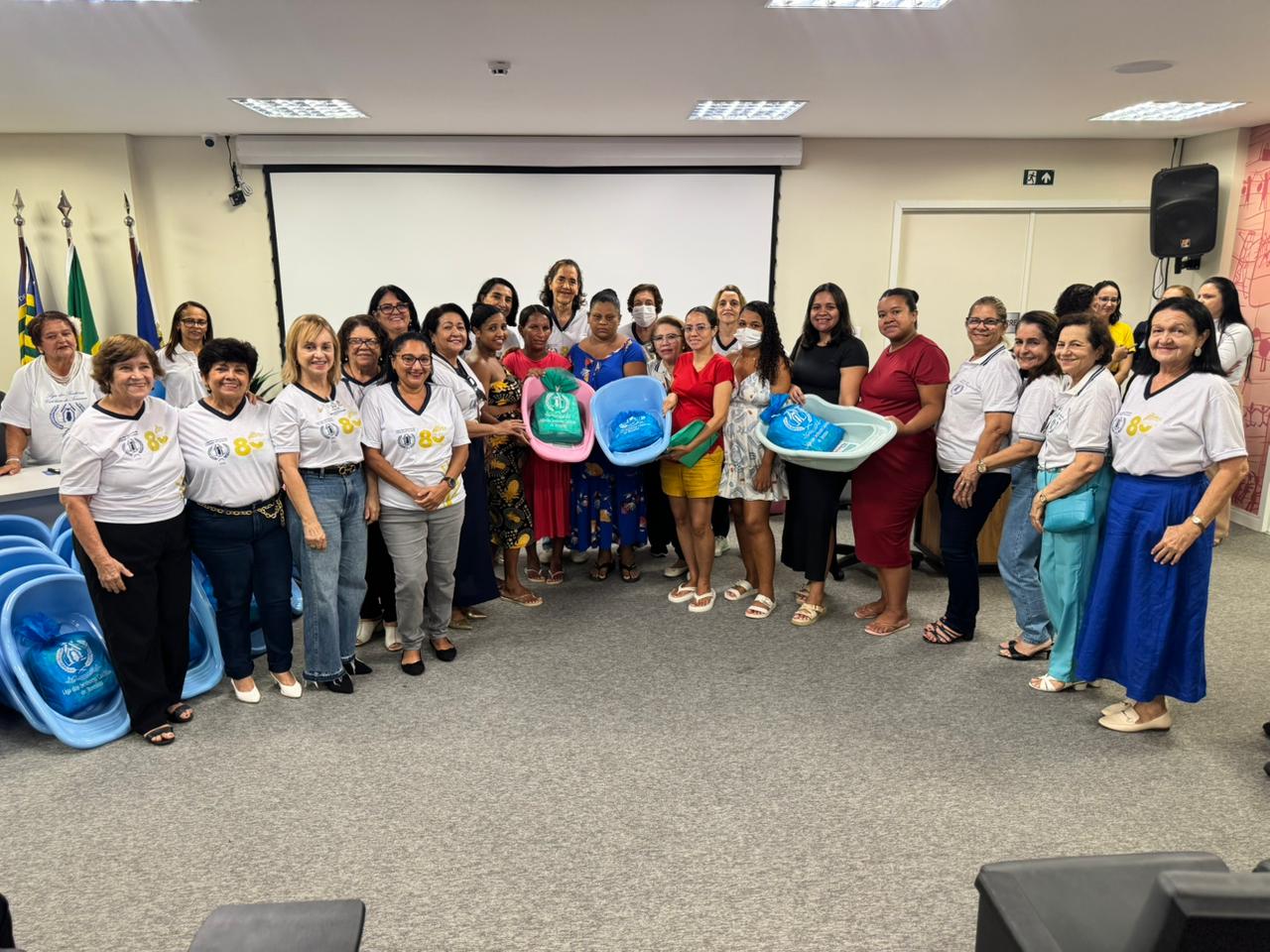Liga das Senhoras Católicas de Teresina doa 100 kits de enxovais para gestantes da Nova Maternidade