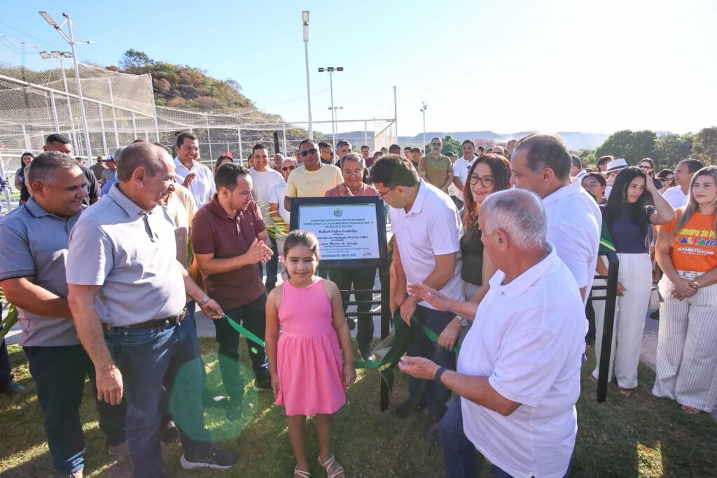 Em Palmeira do Piauí, governador destaca investimento histórico  em asfalto, educação  e saúde  