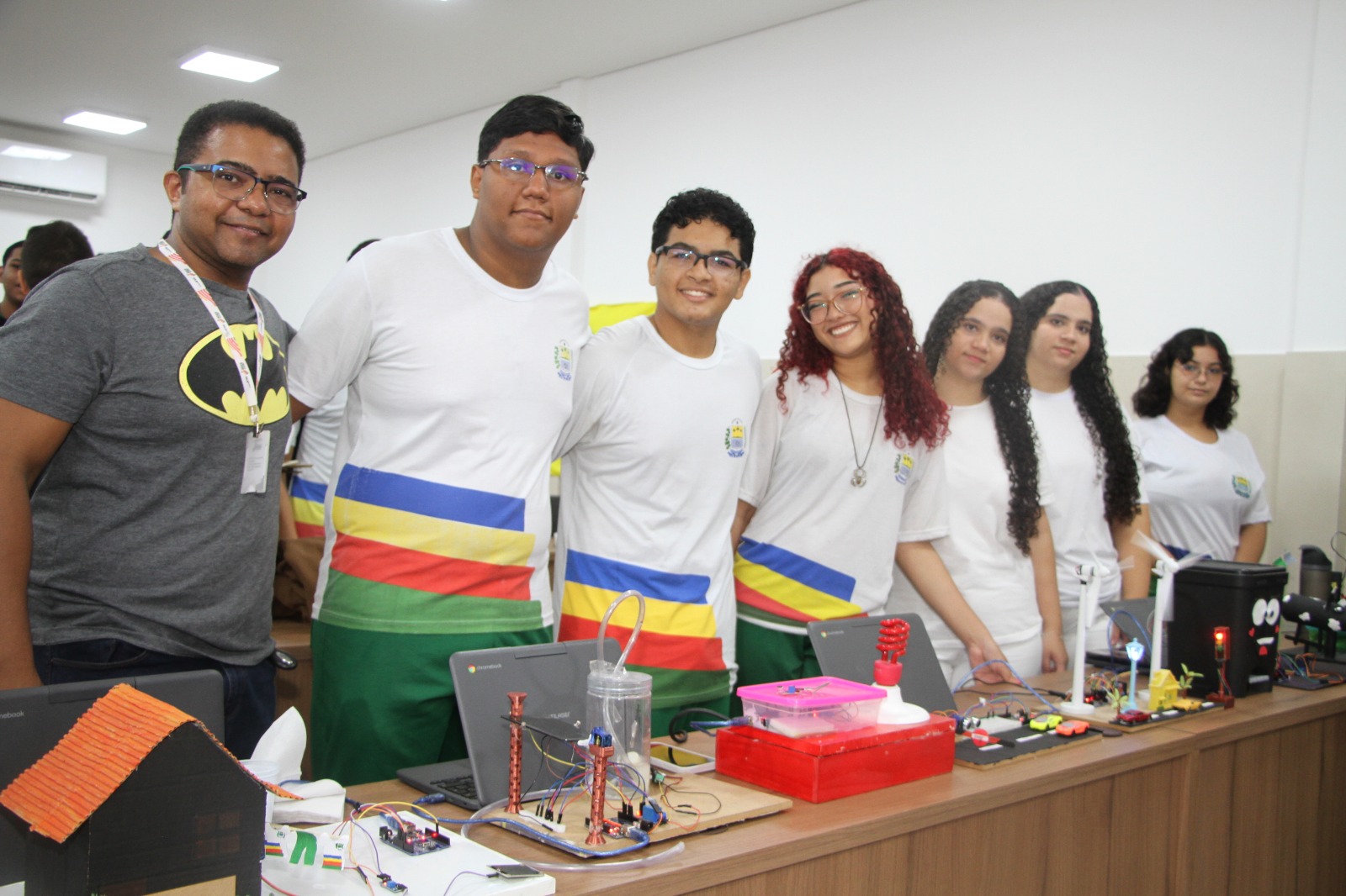Estudantes criam semáforos inteligentes, miniusinas solares e até jogos na 1ª Mostra Robótica Estudantil da Seduc-PI