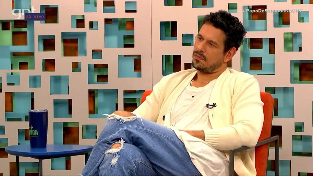 João Vicente deseja ser pai e compra roupa de bebê
