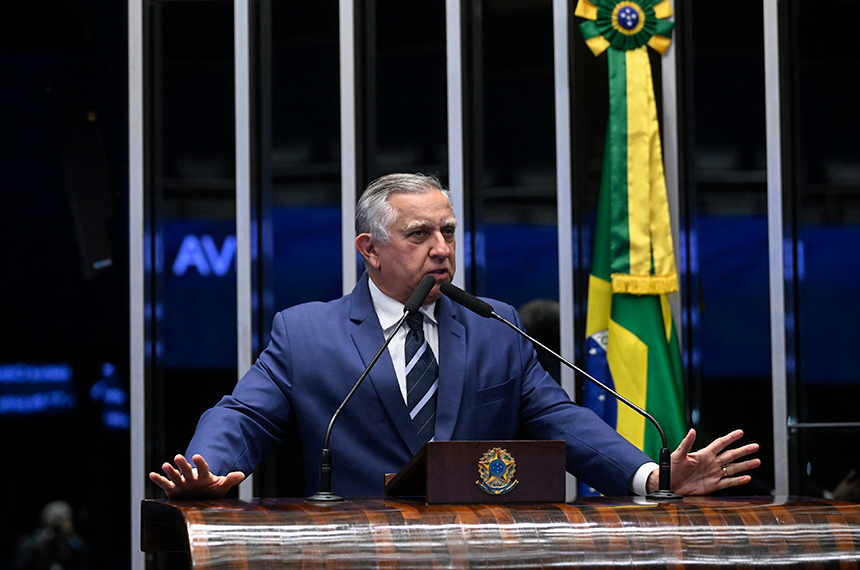 Izalci propõe livre negociação da jornada semanal e ampliação do teletrabalho
