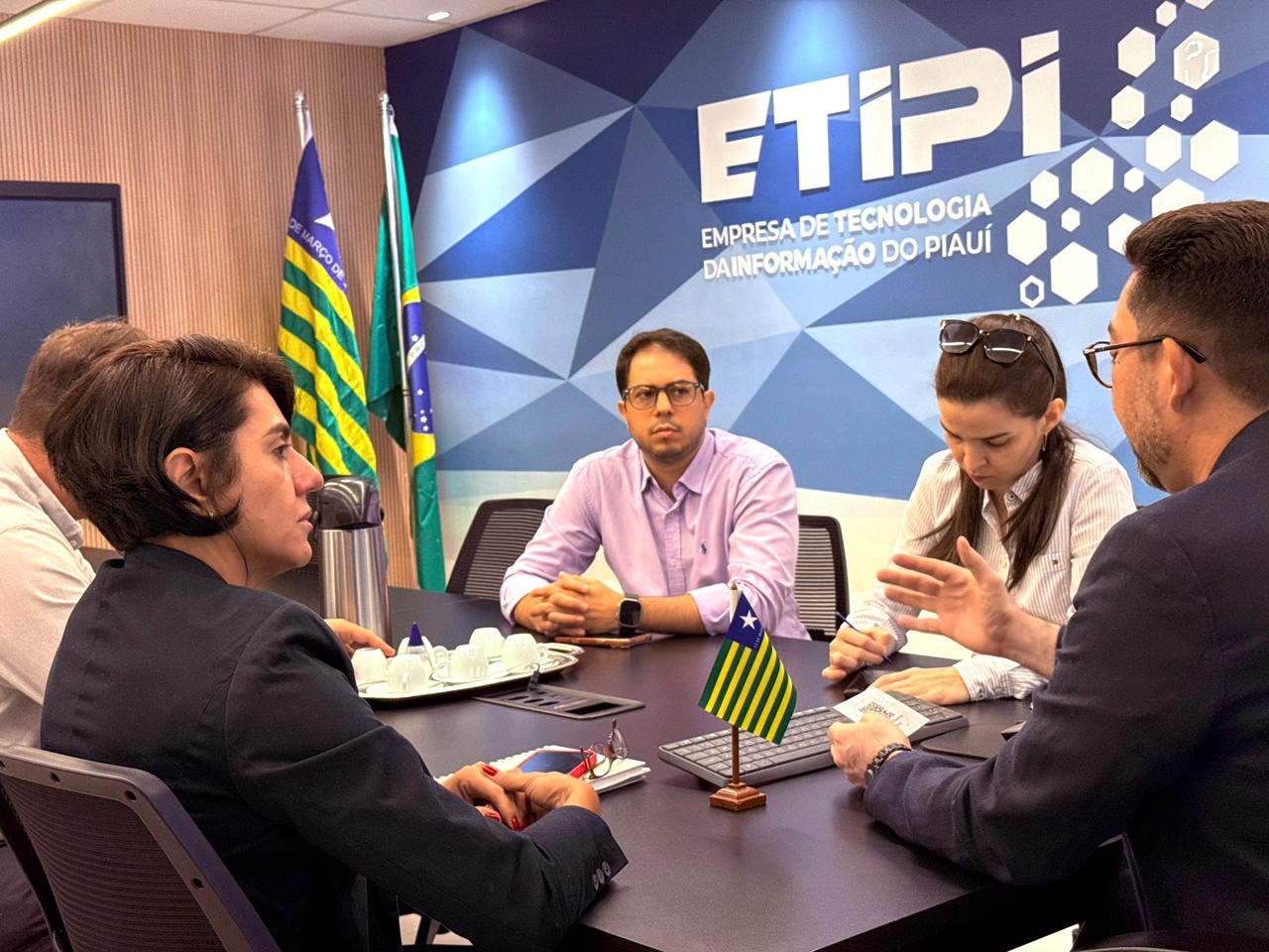 Gestores da Etipi, Secretaria de Inteligência Artificial e Instituto de Tecnologia discutem acessibilidade em Libras para o Gov.pi Cidadão