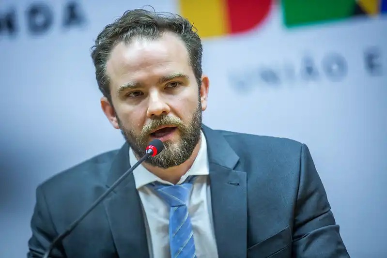Pix está fora de debate com EUA e será protegido, diz Durigan