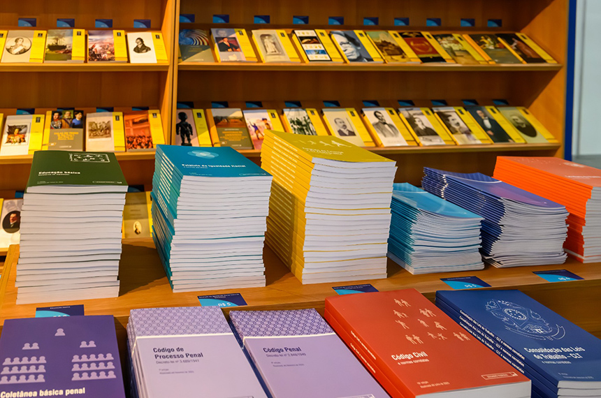 Livraria do Senado bate recorde de vendas em festival literário de Joinville