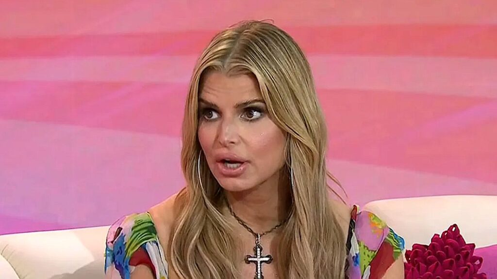 Jessica Simpson fala sobre sua sobriedade e transformação