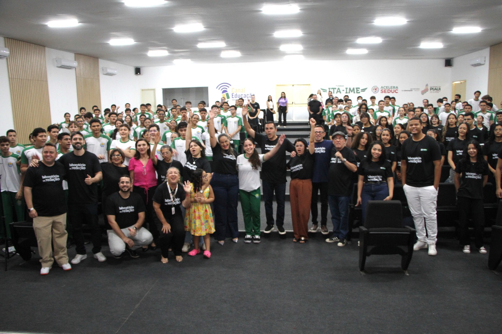 Mais de 1.200 estudantes iniciam preparação para alcançar nota mil no Enem