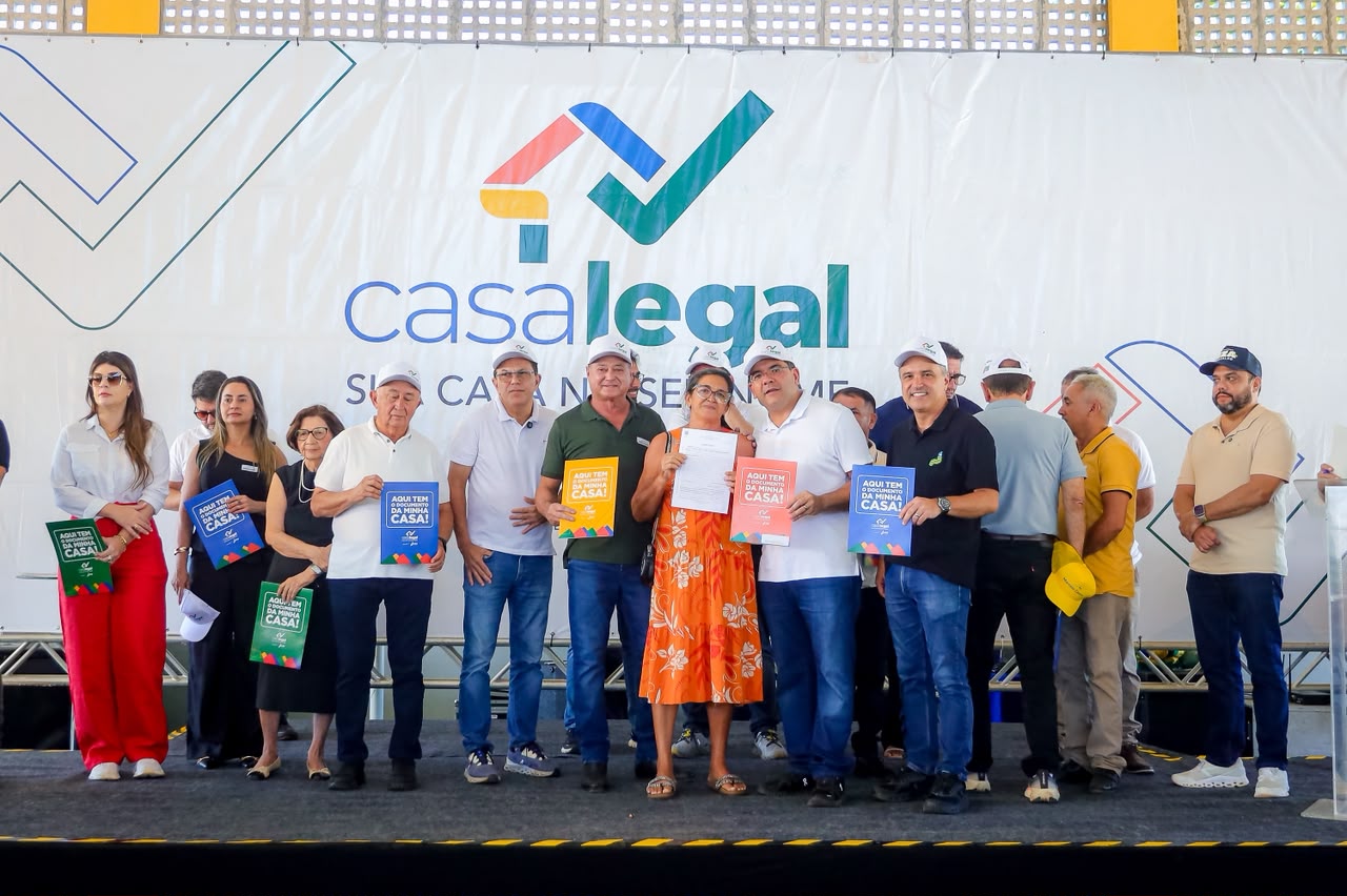 Rafael Fonteles entrega 86 registros de imóveis em Milton Brandão e destaca  avanço da rodovia que ligará o município a Juazeiro do Piauí