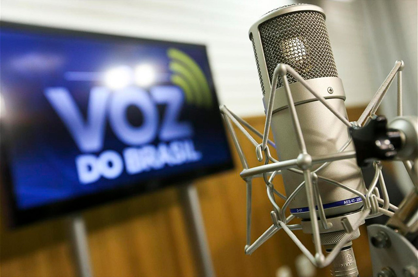 Lei fixa espaço na 'Voz do Brasil' para combate à violência contra a mulher