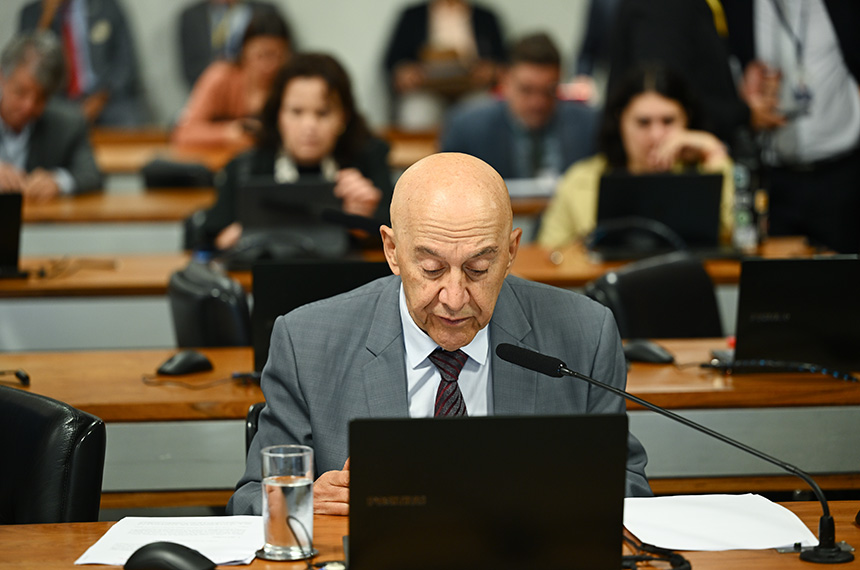 CMA acata em primeiro turno política para reciclagem de bateria de veículo elétrico