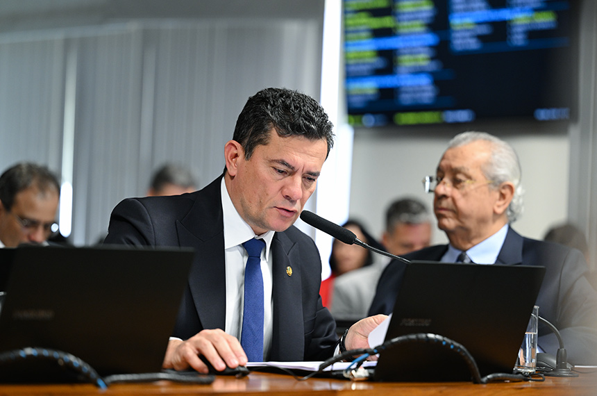 Autorização para Contran criar regras de painéis eletrônicos nas ruas avança