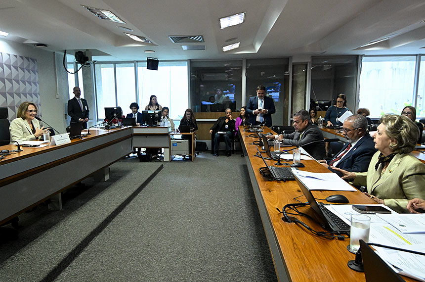 Avança permissão para adiar registro de sexo de criança intersexo