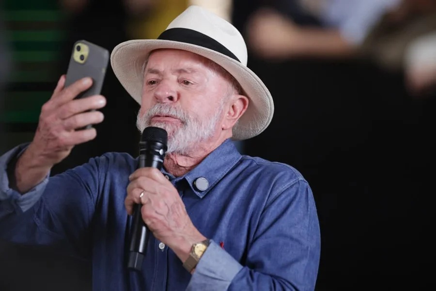 Lula anuncia plano para recuperar celulares roubados no país
