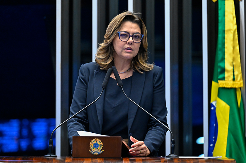 Leila Barros cobra transparência sobre situação do BRB