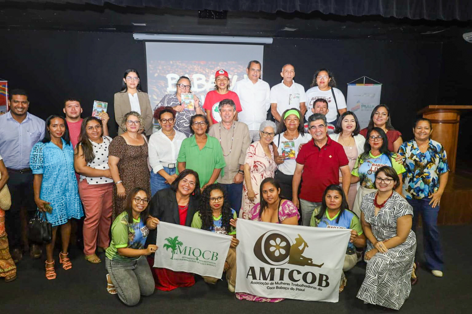 Lei federal reconhece ofício das quebradeiras de coco babaçu como patrimônio cultural nacional e fortalece tradição no Piauí